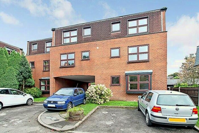 2 Bedroom Flat To Rent In Gresham Road, Brentwood, Essex, CM14