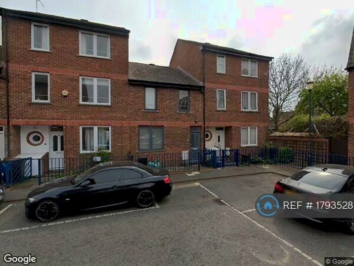 3 Bedroom Terraced House To Rent In Grand Union Crescent, London, E8