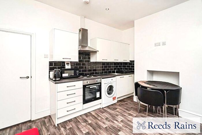 4 Bedroom Terraced House To Rent In Romney Street, Salford, M6