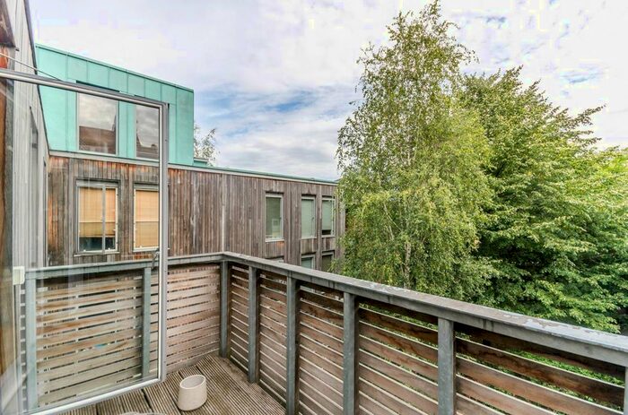 2 Bedroom Flat To Rent In Balham Grove, Balham, London, SW12