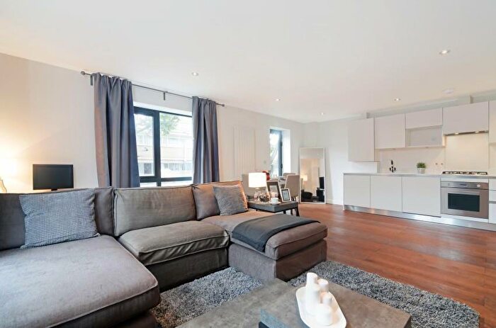 2 Bedroom Apartment To Rent In Loren Apartments, Poplar, E14
