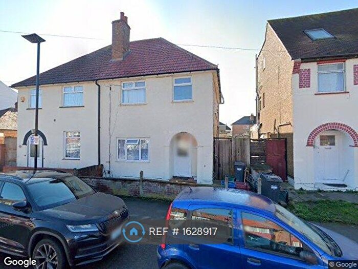 2 Bedroom Flat To Rent In Pears Road, Hounslow, TW3
