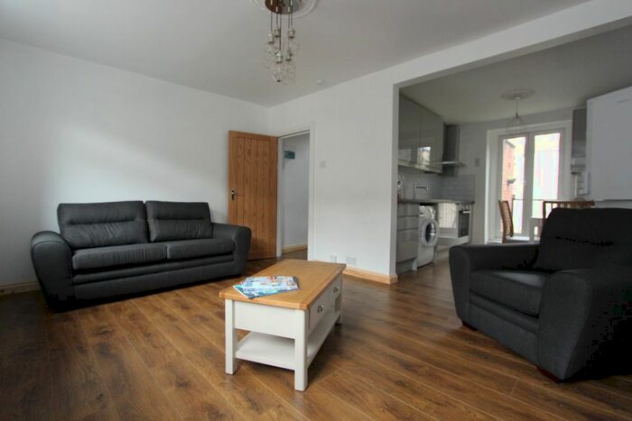 2 Bedroom Flat To Rent In Holloway Road, London, N7