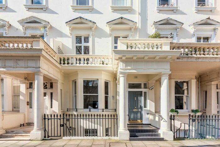 3 Bedroom Flat To Rent In St Georges Square, Pimlico, London, SW1V