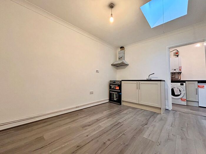 1 Bedroom Flat To Rent In Napier Road, Gillingham, ME7