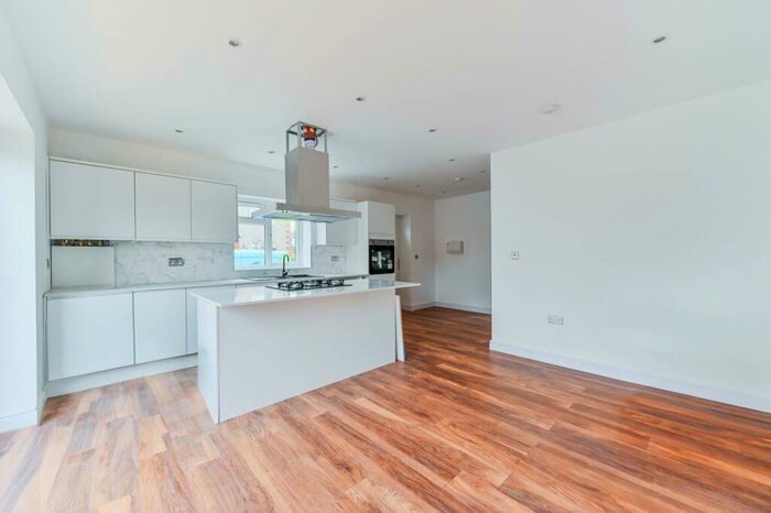 4 Bedroom End Of Terrace House To Rent In Mitcham, Mitcham, CR4