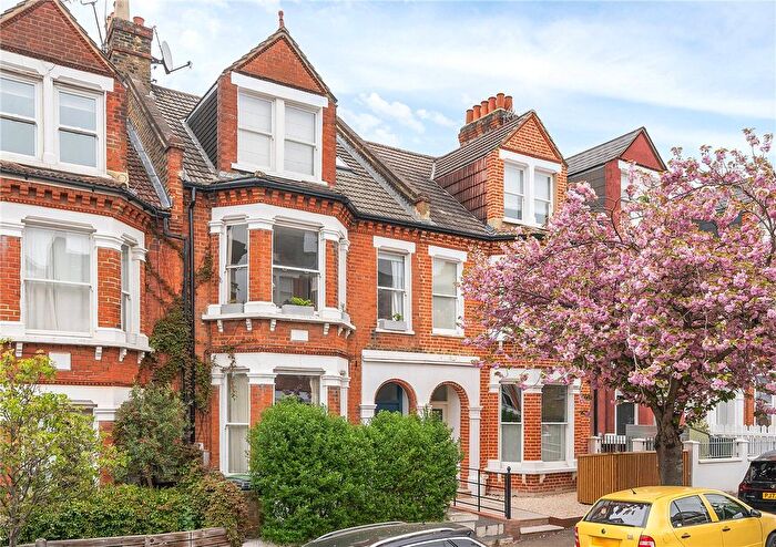 2 Bedroom Flat For Sale In Kestrel Avenue, Herne Hill, London, SE24