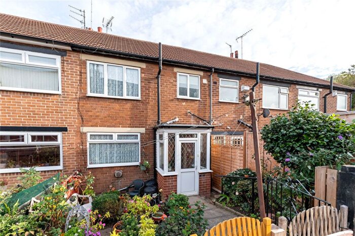 3 Bedroom Town House For Sale In Aston Grove, Leeds, West Yorkshire, LS13