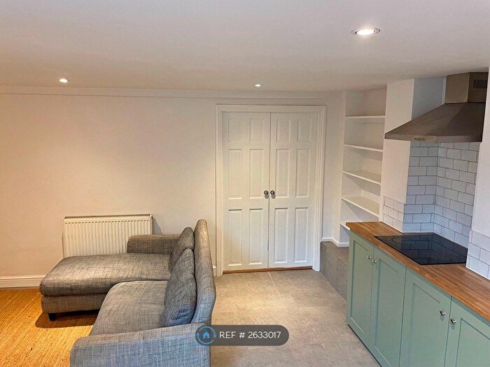 1 Bedroom Flat To Rent In Waller Road, London, SE14