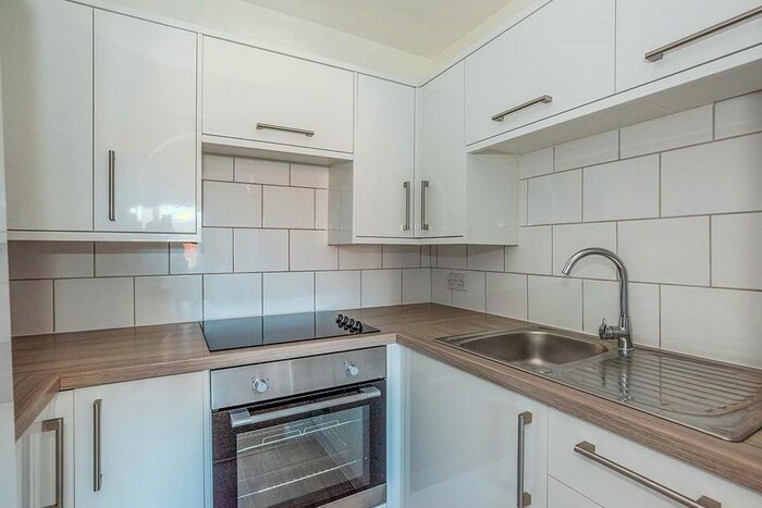 1 Bedroom Flat To Rent In Homewater House, Hulbert Road, Waterlooville, Hampshire PO7