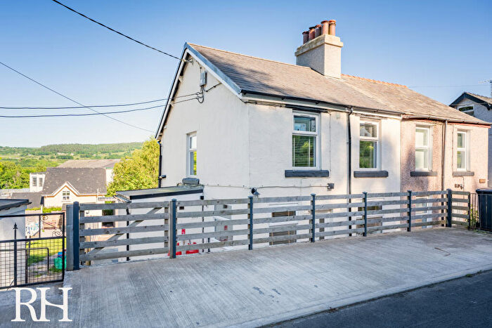 3 Bedroom End Of Terrace House To Rent In Hillside Cottages, LL32