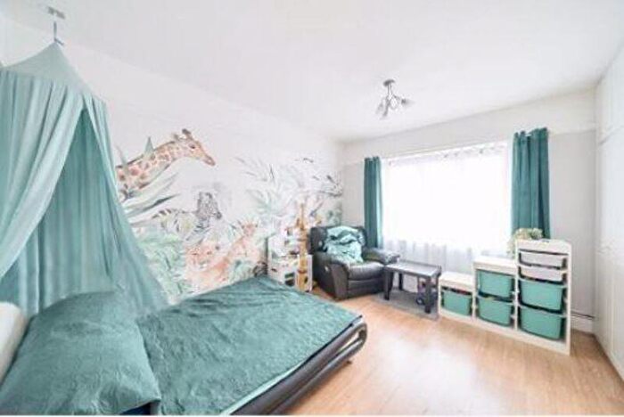 1 Bedroom Apartment For Sale In Cambridge Road, Kingston Upon Thames, KT1