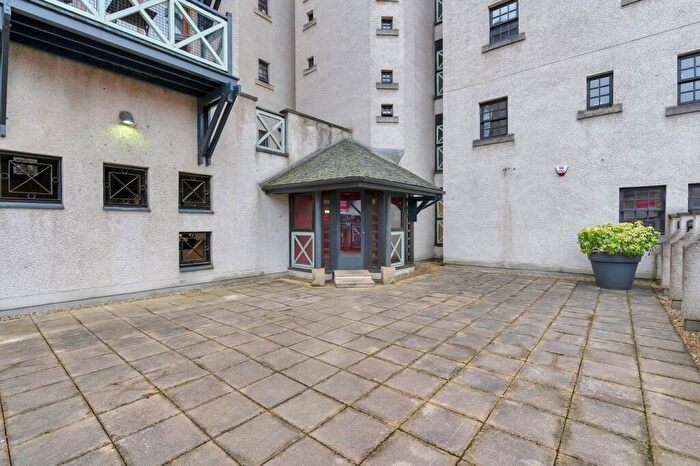 3 Bedroom Flat For Sale In Hawthornbank Lane, Edinburgh, EH4