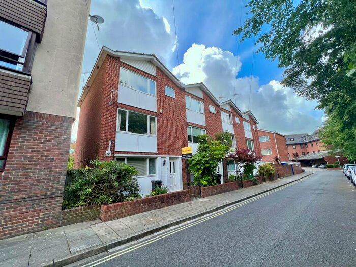 4 Bedroom House To Rent In Fontwell Road, Southsea, PO5