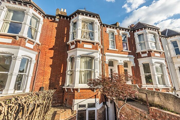 1 Bedroom Flat To Rent In Woodside, Wimbledon, London, SW19