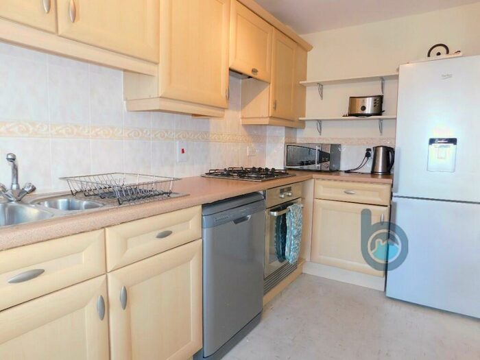 3 Bedroom Town House To Rent In Oswald Road, Peterborough, Cambridgeshire, PE2