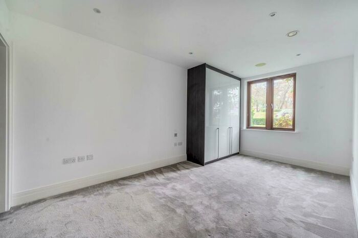 2 Bedroom Flat For Sale In Hampton Road, Stanmore, HA7
