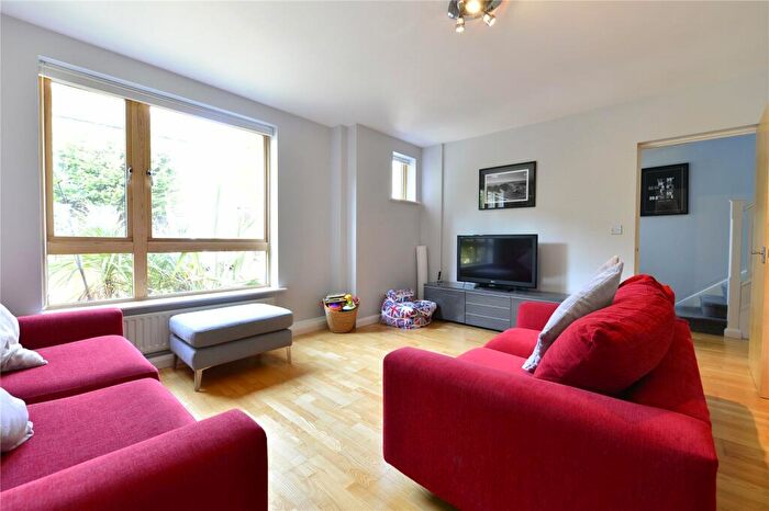 3 Bedroom House To Rent In Redwing Mews, Vaughan Road, London, SE5