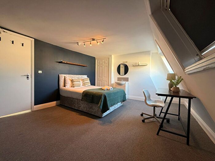 1 Bedroom Property To Rent In Western Road, Hove, BN3