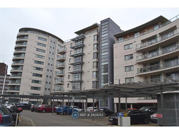 2 Bedroom Flat To Rent In Mercury Gardens, Romford, RM1