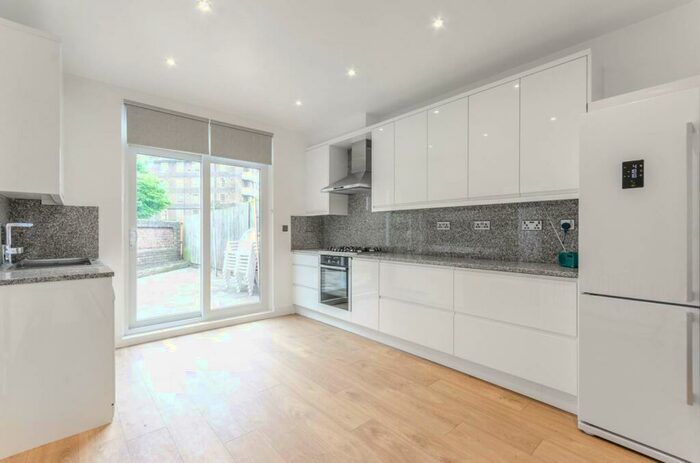4 Bedroom Semi-Detached House To Rent In Caledonian Road, Hillmarton Conservation Area, London, N7