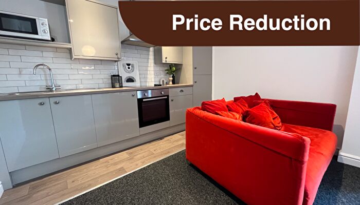 1 Bedroom Flat To Rent In Ensuite // High Street // Bed Apartment // June, LN5