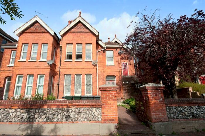 2 Bedroom Flat To Rent In Enys Road, Eastbourne, BN21