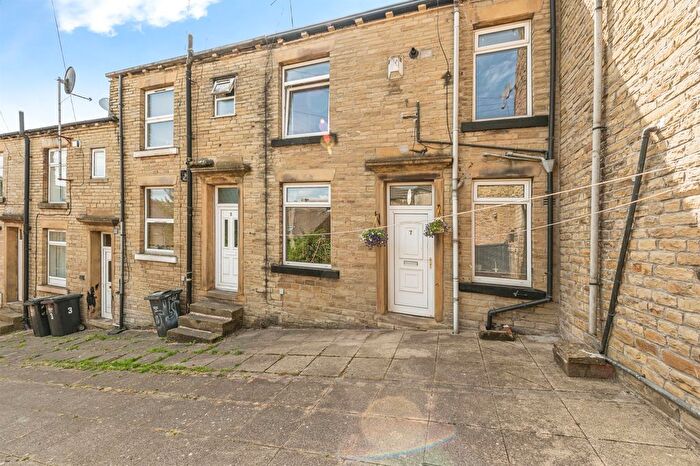 2 Bedroom End Terrace House For Sale In Thornhill Place, Brighouse, HD6
