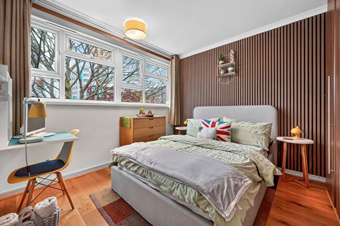 2 Bedroom Flat To Rent In Greenwich High Road, Greenwich, SE10