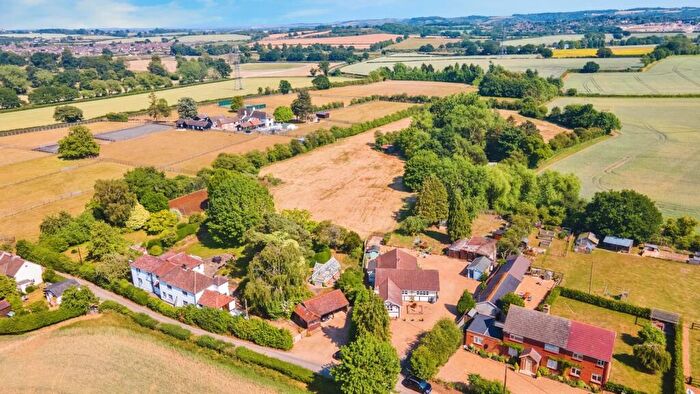 4 Bedroom Bungalow For Sale In Wood End, Tingrith, Milton Keynes, Bedfordshire, MK17