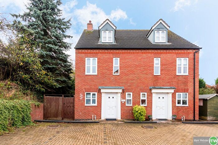 3 Bedroom Semi-Detached House To Rent In Ravenswood Gardens, Wilnecote, B77