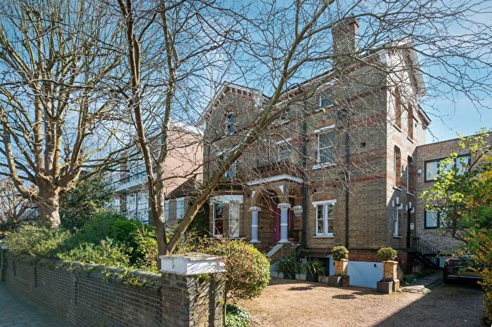 3 Bedroom Flat To Rent In Carlton Drive, Putney Hill, SW15