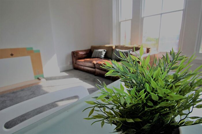 6 Bedroom Flat To Rent In Cromer Terrace, Leeds, LS2