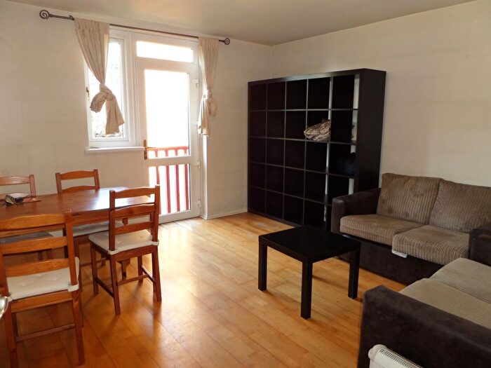 2 Bedroom Flat To Rent In Angelfield, Hounslow, TW3