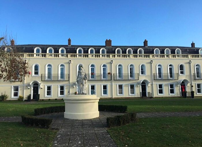 4 Bedroom Town House For Sale In Pipit Gardens, Watermead, Aylesbury, Bucks., HP19