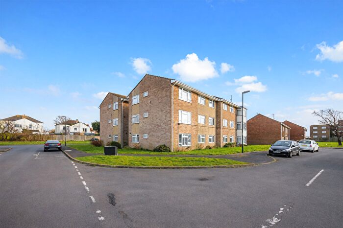2 Bedroom Flat For Sale In Beachcroft Place, Lancing, BN15