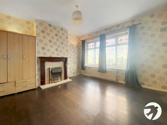 3 Bedroom Detached House To Rent In Park Road, Dartford, Kent, DA1