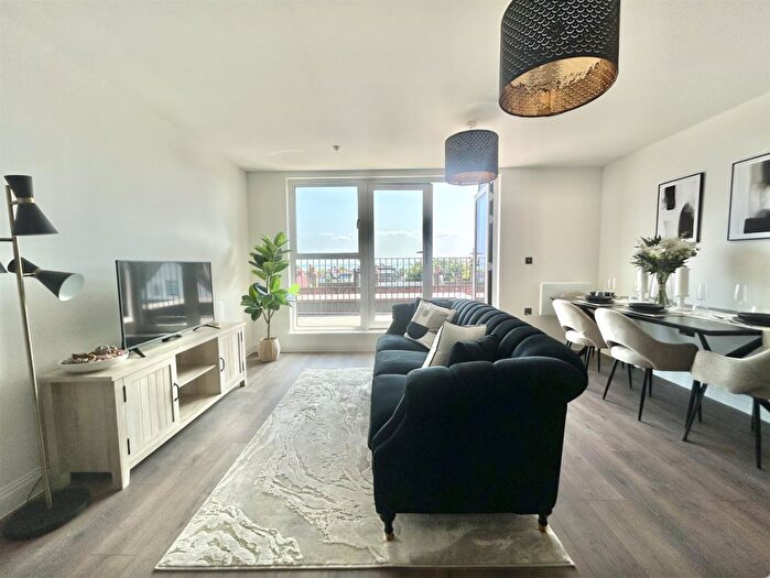 2 Bedroom Flat For Sale In Chalkwell Heights, Westcliff-On-Sea, SS0
