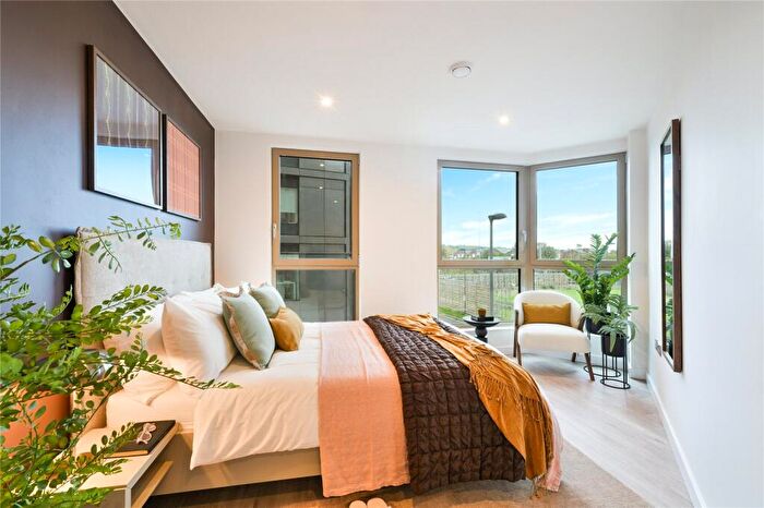 3 Bedroom Apartment To Rent In Uncle Leeds, Whitehall, LS12