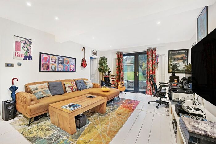 1 Bedroom Flat For Sale In Camden Road, Islington, N7