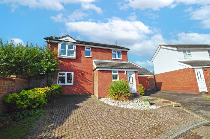 3 Bedroom Detached House To Rent In Morton Close, Frimley Green, GU16