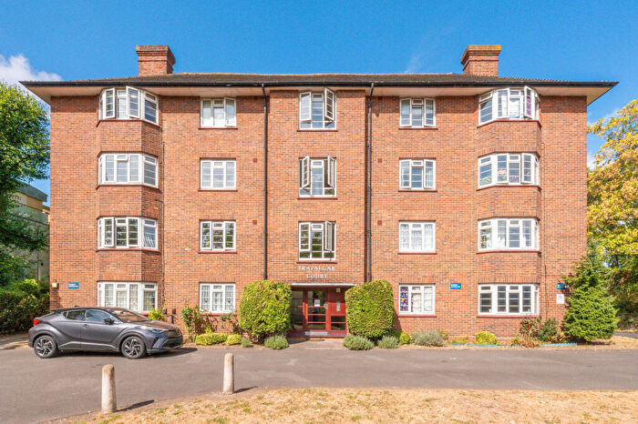 2 Bedroom Flat For Sale In West Barnes Lan, Raynes Park, New Malden, KT3