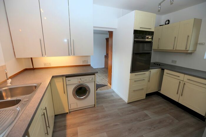 4 Bedroom Detached House To Rent In Hempstead Road, Watford, WD17