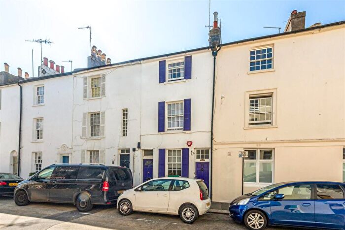 1 Bedroom Maisonette For Sale In Cross Street, Hove, BN3