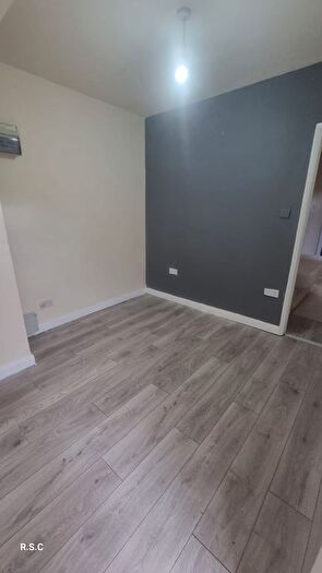 1 Bedroom Flat To Rent In Yeading Lane, Hayes, UB4