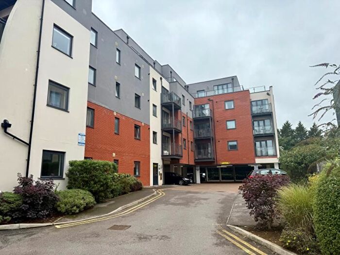 2 Bedroom Flat To Rent In Walnut Tree Close, Guildford, GU1