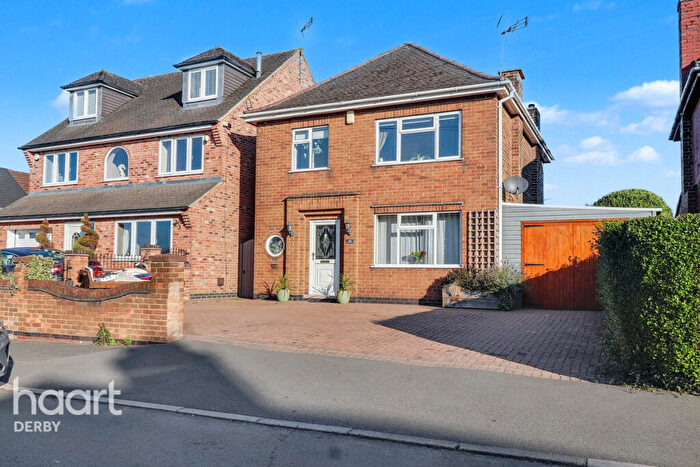 3 Bedroom Detached House For Sale In New Street, Swanwick, DE55