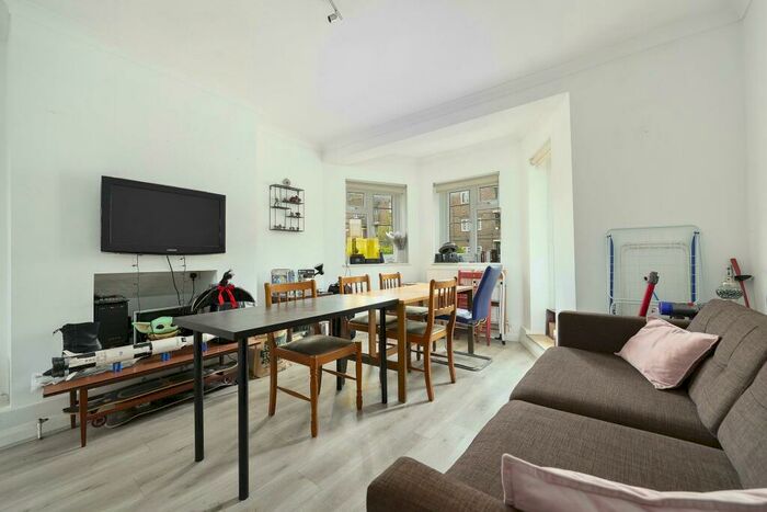 3 Bedroom Flat To Rent In Harford Street, London, E1