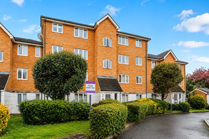1 Bedroom Flat To Rent In Green Pond Close, Walthamstow, E17