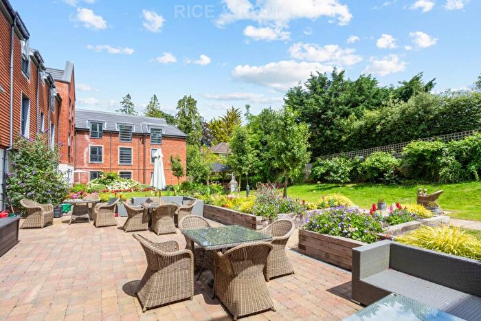 1 Bedroom Retirement Property For Sale In Birch Place, Crowthorne, RG45